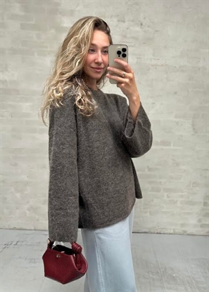 Alba strik Mole Melange Boii Studios 